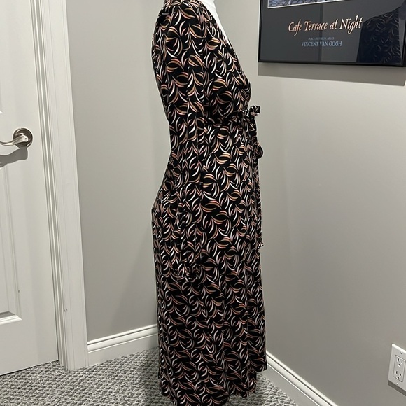 BODEN wrap dress in stylish print. Black/tan/light coral. Like new 8L - Picture 4 of 12